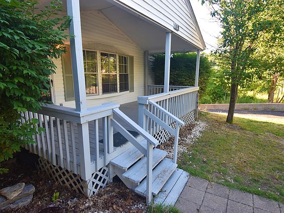 2nd image of 1038 Showplace Gtwy