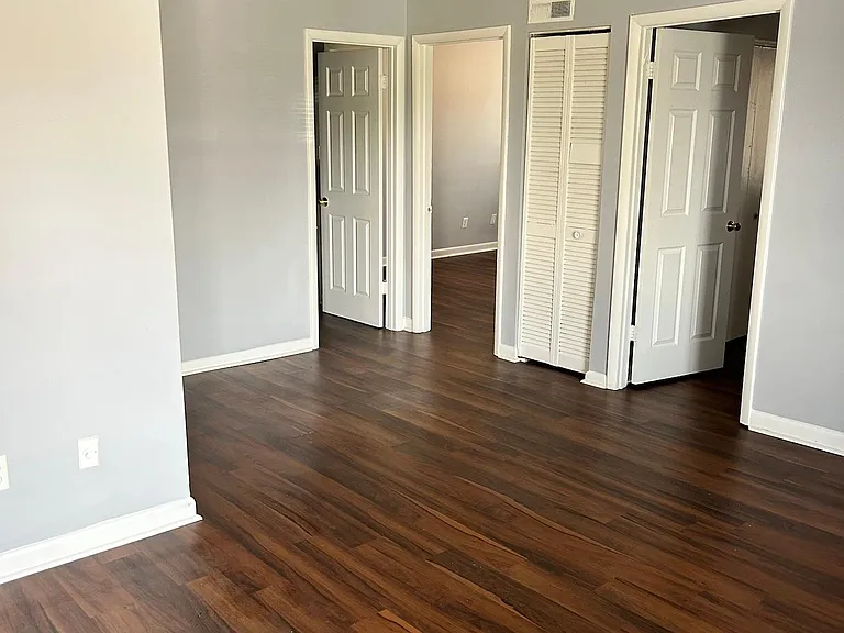 517 W Market St #D — Photo 11