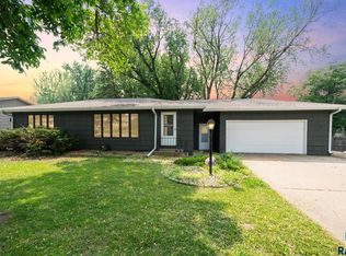 1205 S Dale Dr, Sioux Falls, SD 57110