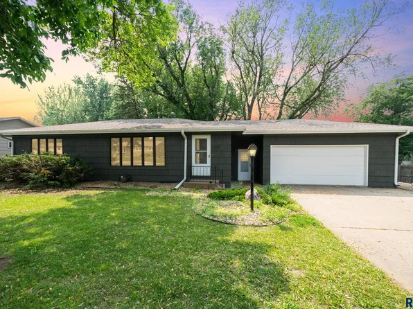 1205 S Dale Dr, Sioux Falls, SD 57110