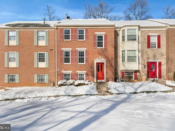 7020 Braddock Mews Pl, Springfield, VA 22151