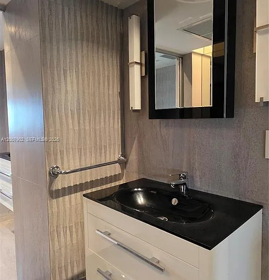 5255 Collins Ave #7G — Photo 26