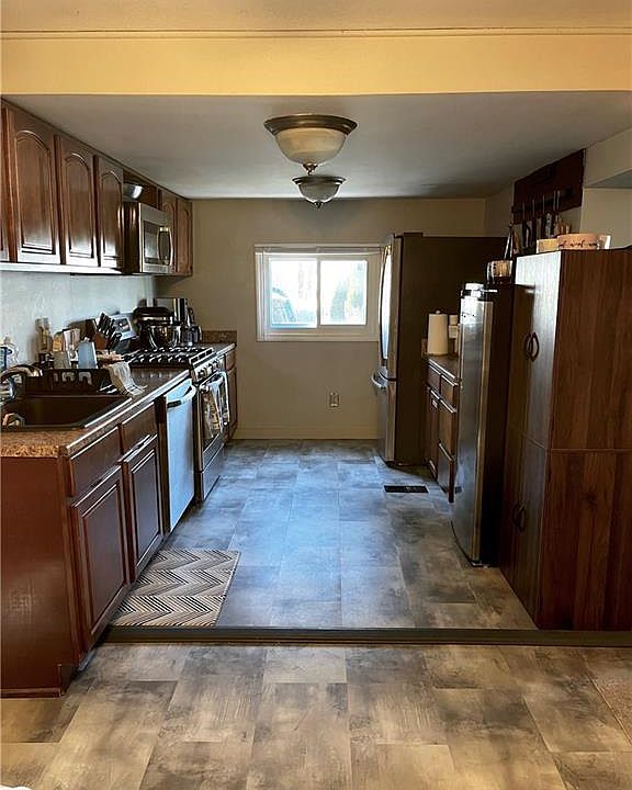 133 W Main St Clinton CT Zillow