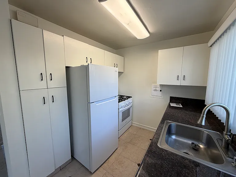 305 California Blvd — Photo 14