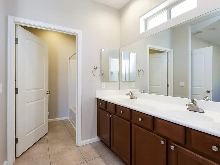 8216 S 6th Ln — Photo 11