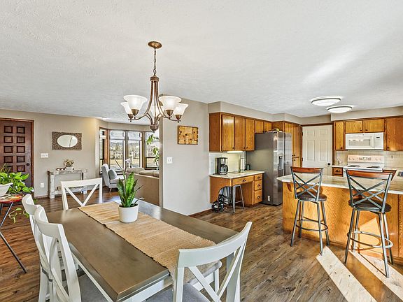 5th image of 17916 E Riverway Ave