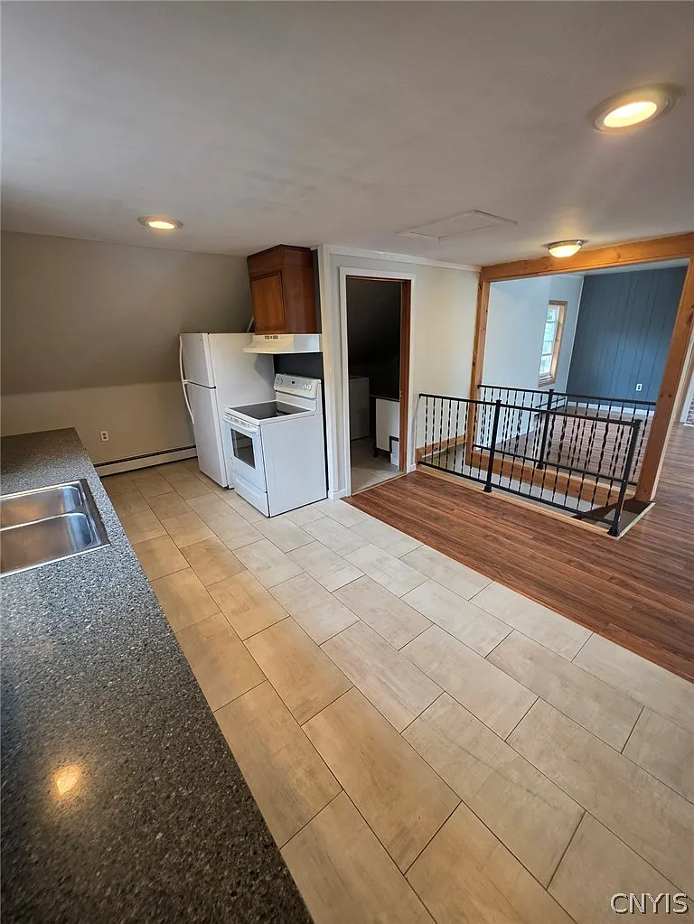 1 bed, 1.0 bath, 2373 sqft, $900 — Photo 3