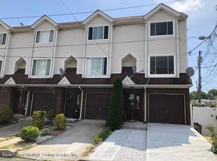 27 Tone Ln, Staten Island, NY 10305