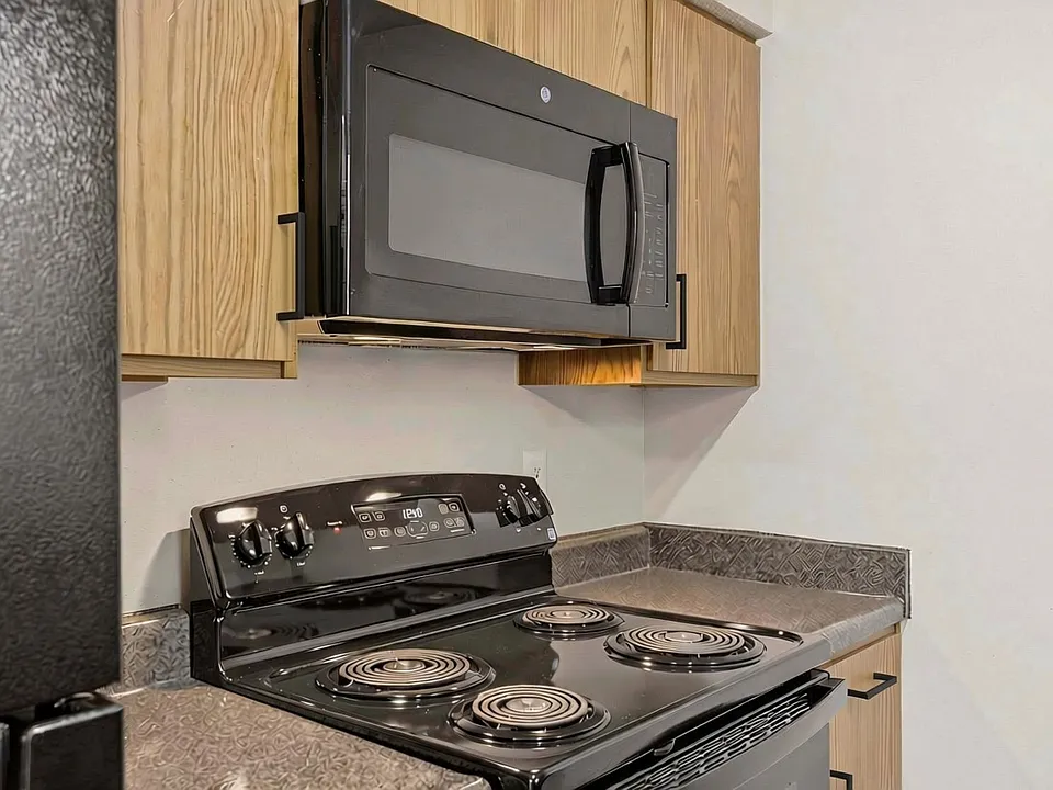 Bristol Pointe Apartments