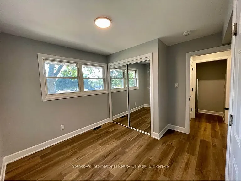 39 Silvercreek Pkwy N #MAIN LEVEL — Photo 15