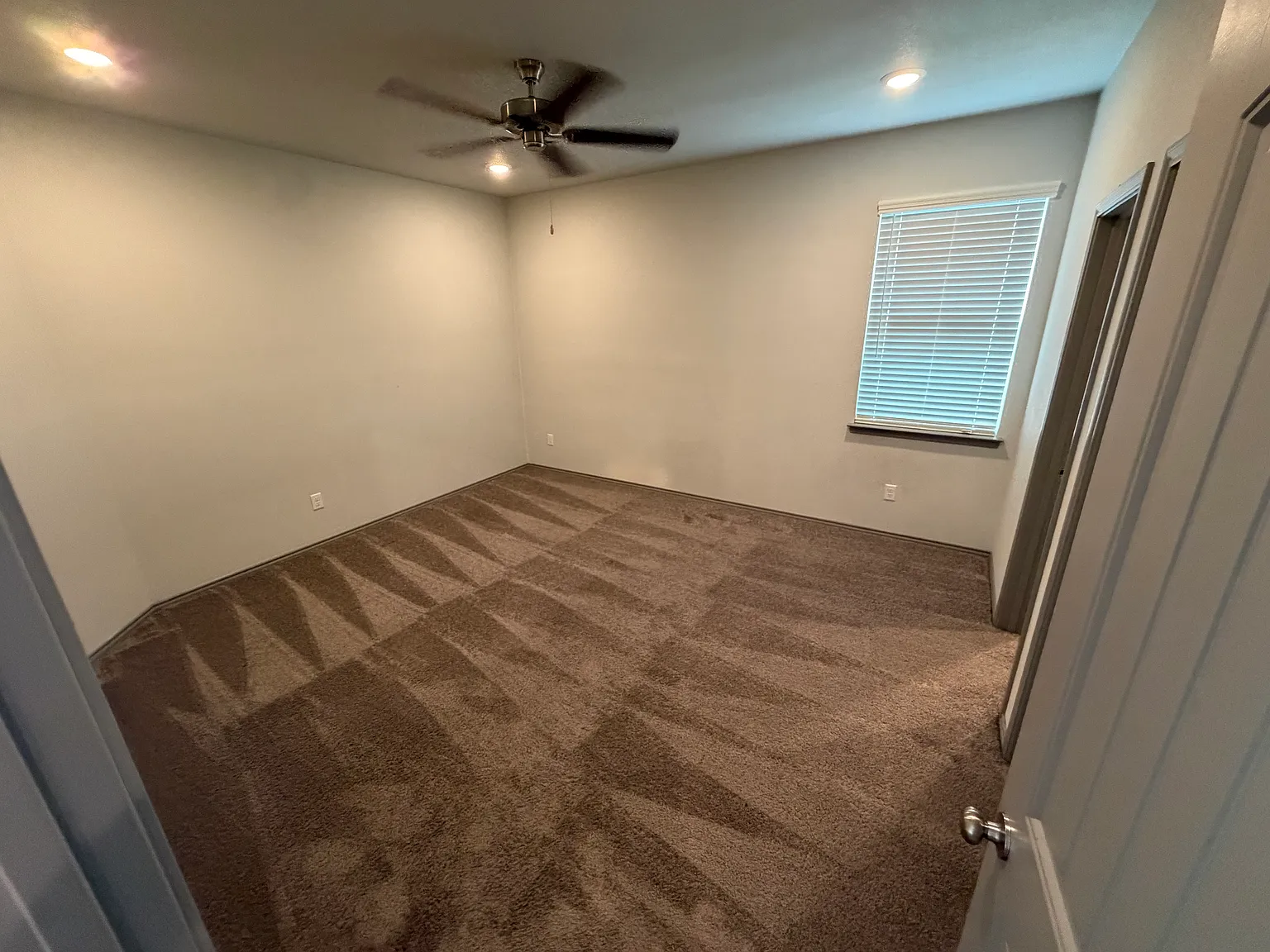 3 bed, 1408 sqft, $1,500 — Photo 2
