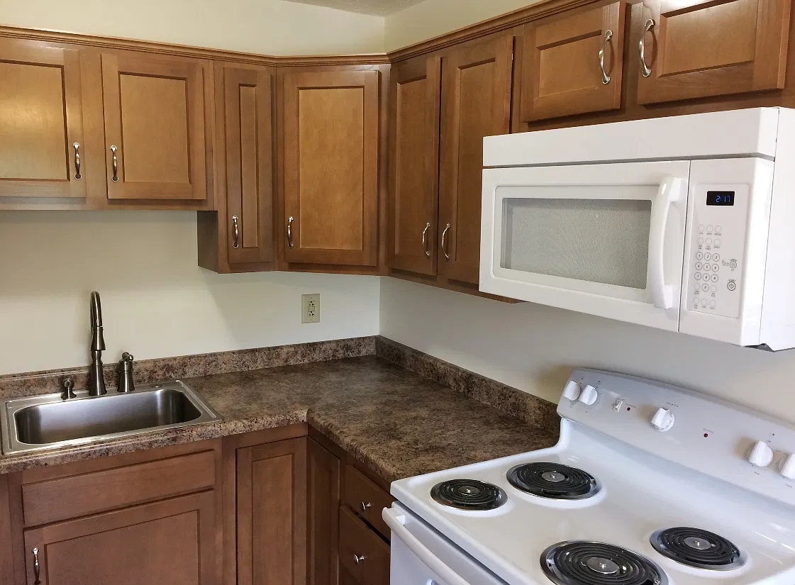 2 bed, 670 sqft, $875 — Photo 2