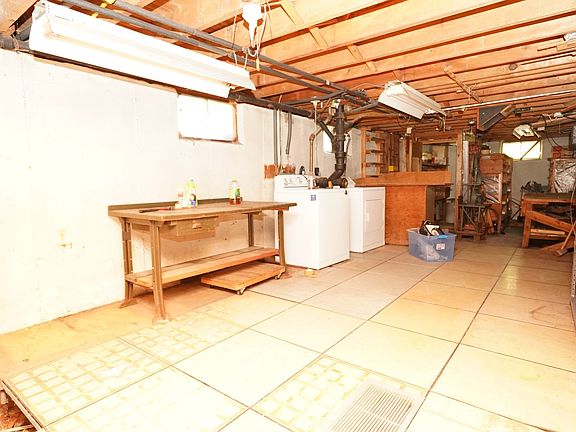 4th image of 19 Winter St
