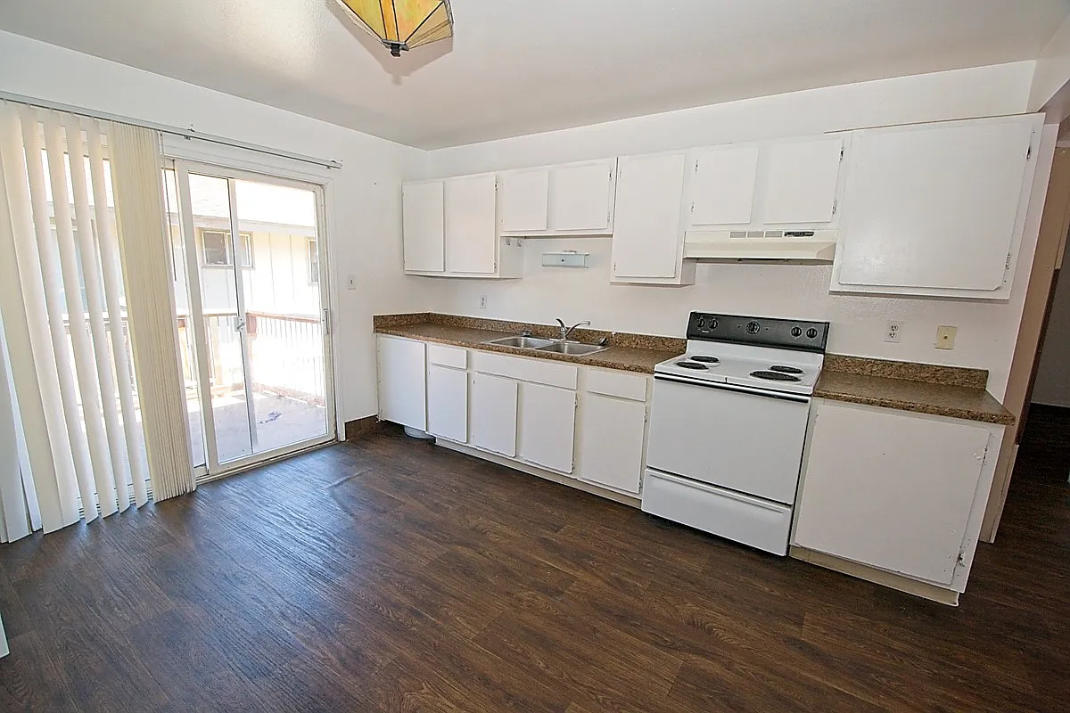2 bed, 950 sqft, $1,200 — Photo 1