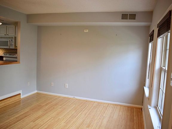 5th image of 122A N Bedford St