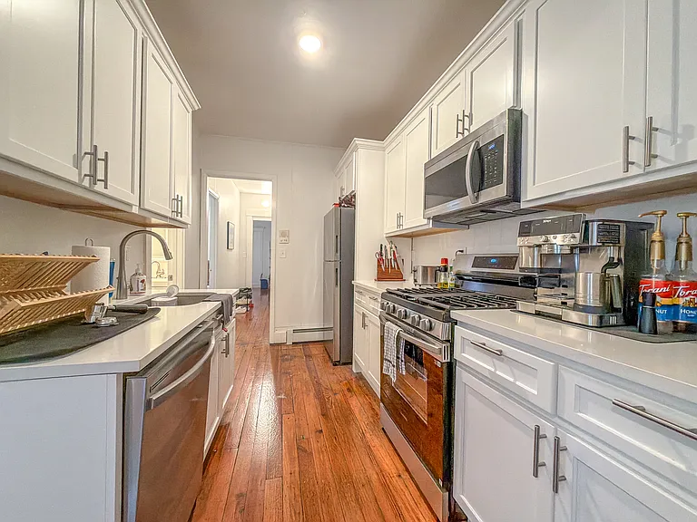 246 Nicoll St #1R — Photo 15