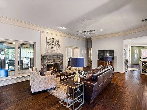 4th image of 3921 Buena Vista Cir
