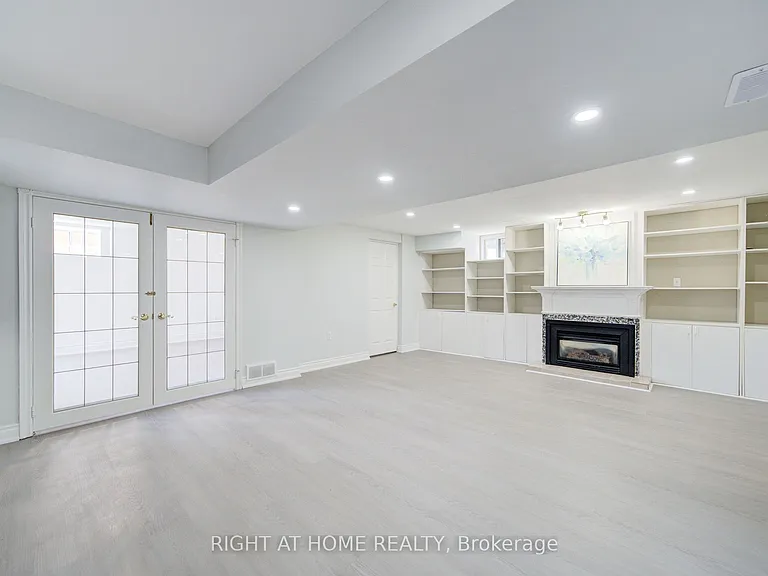 326 Jaybell Grv — Photo 12