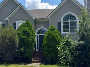 996 Wolf Run Ct, Lawrenceville, GA 30043