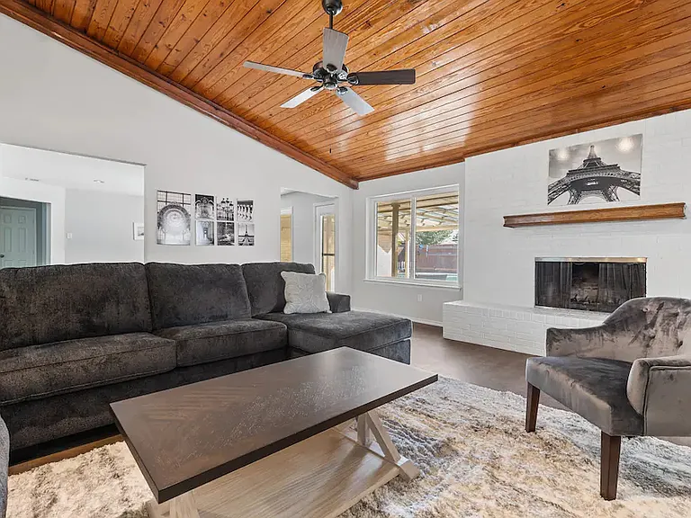 1432 Cheyenne Rd — Photo 2