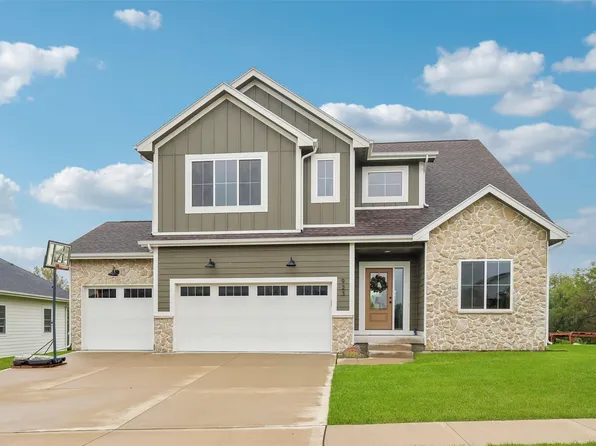 923 Lynne Dr, Adel, IA 50003
