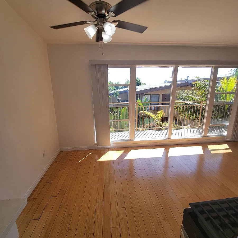West Hollywood Top Floor Beauty — Photo 1