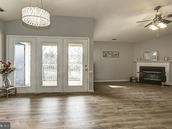 4th image of 2110 Whitehall Rd Unit 2B