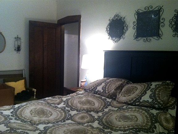 4th image of 1524 W Berteau Ave #2