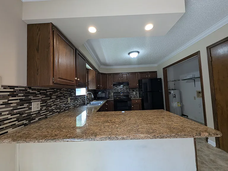 210 Wells Fargo Dr — Photo 10