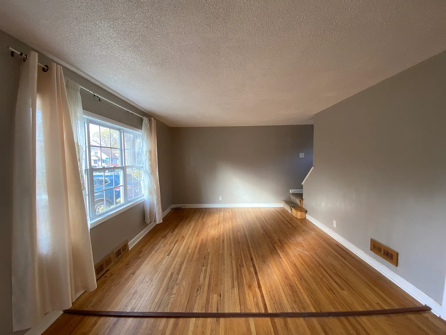 3 bed, 1.5 bath, 1838 sqft, $1,895 — Photo 4
