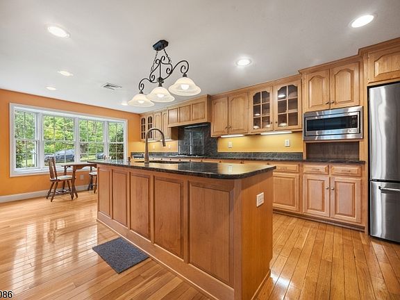 3rd image of 44 Hughes Ln