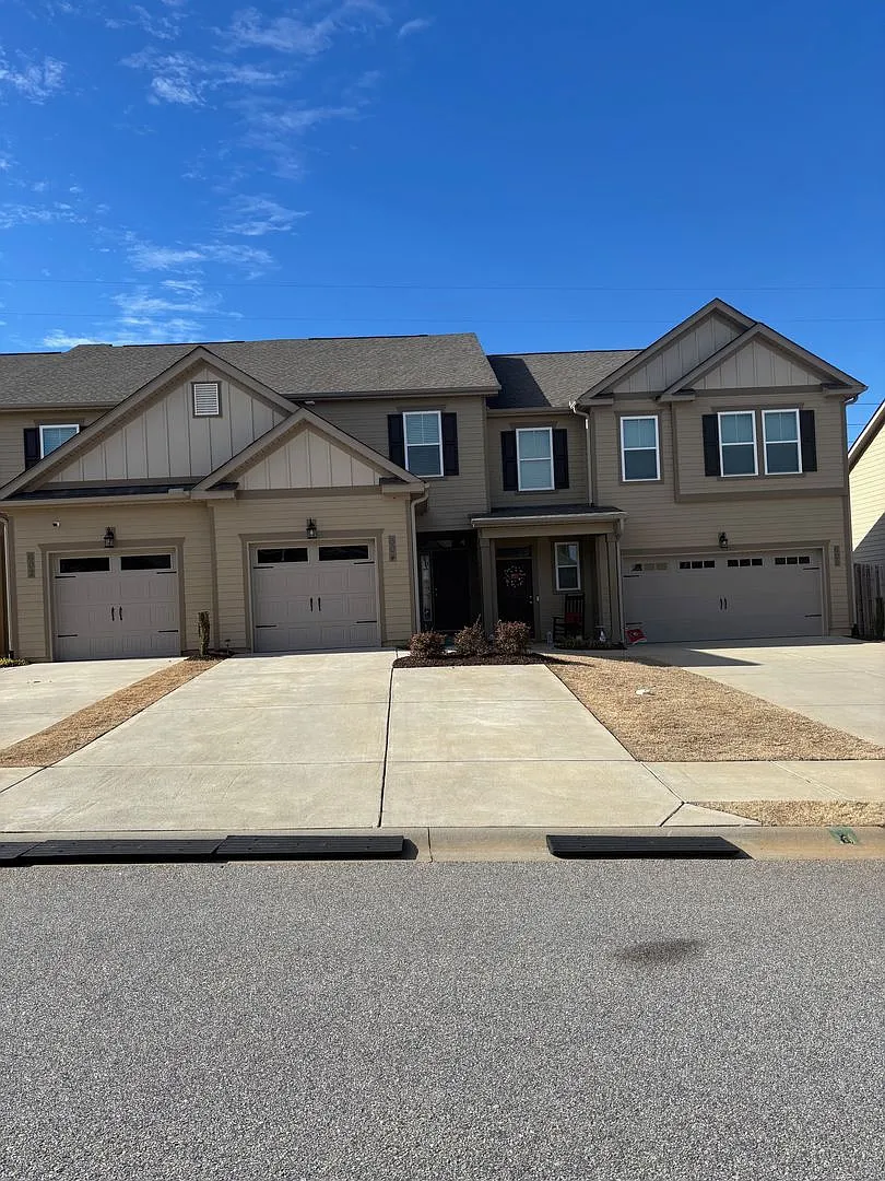 Beautiful 2 story townhome in desirable Crawford Creek Subdivision! — Photo 1