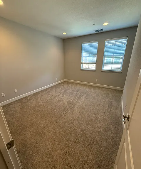 492 Calabria Pl — Photo 15