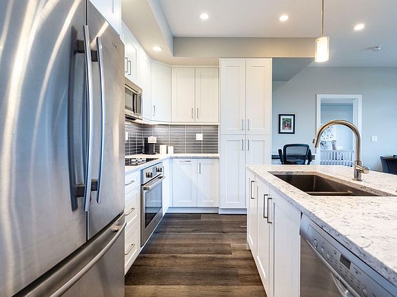 3rd image of 200 Bellerose Dr #826