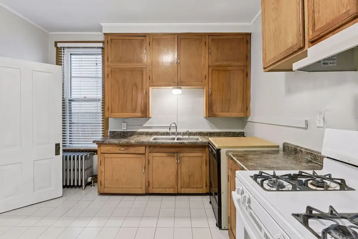 2542 Garfield Ave — Photo 4