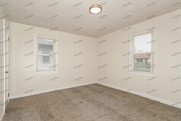 9528 Ridge Ave — Photo 9
