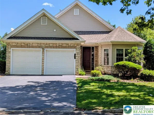 72 Glenmoor Cir S, Easton, PA 18045
