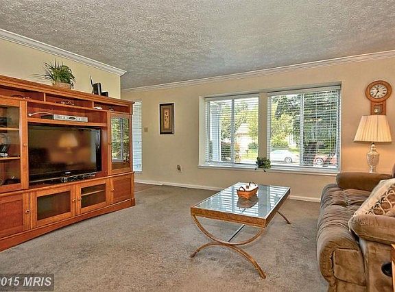 5th image of 9837 Fairmont Ave