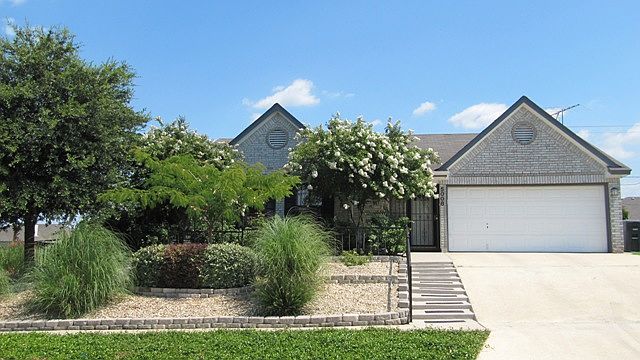 1st image of 5008 Parkwood Dr