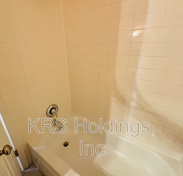 1235 Thomas Jefferson Pl — Photo 31