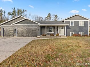 1321 Scott Creek Dr NE, Belmont, MI 49306