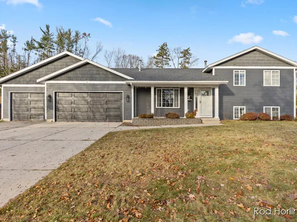 1321 Scott Creek Dr NE, Belmont, MI 49306