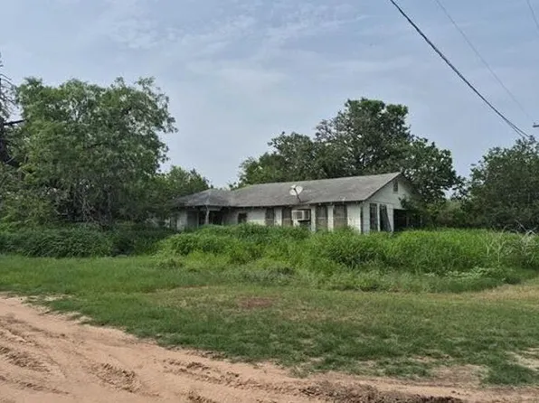 302 E 9th St, Nordheim, TX 78141