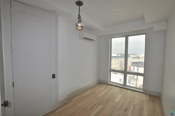 Rented by EXR | media 12