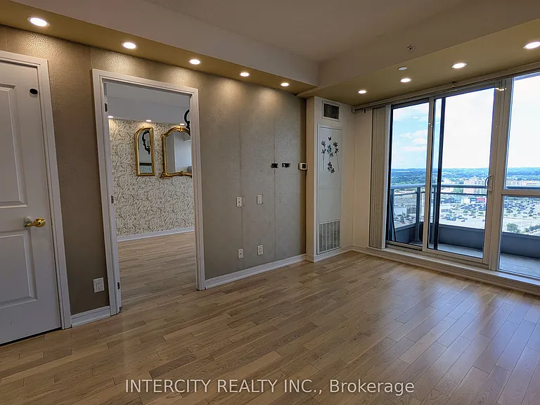 9201 Yonge St #1602 — Photo 26