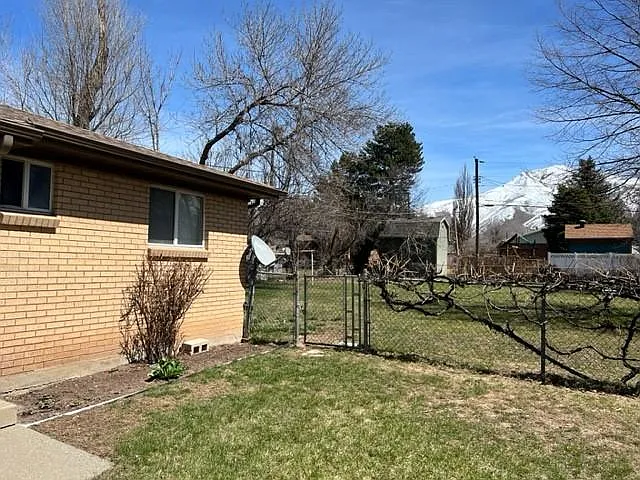 2 bed, 850 sqft, $1,550 — Photo 2