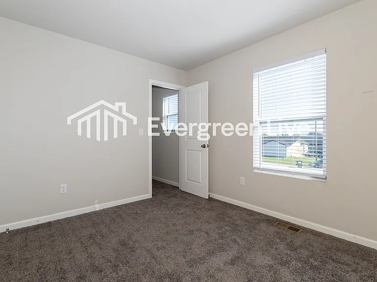 116 Burlington Dr — Photo 13