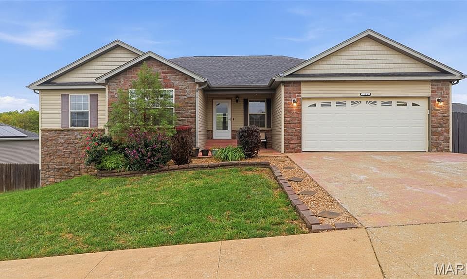 1st image of 114 Sandstone Dr