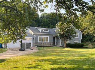 9815 Fosbak Dr, Vienna, VA 22182