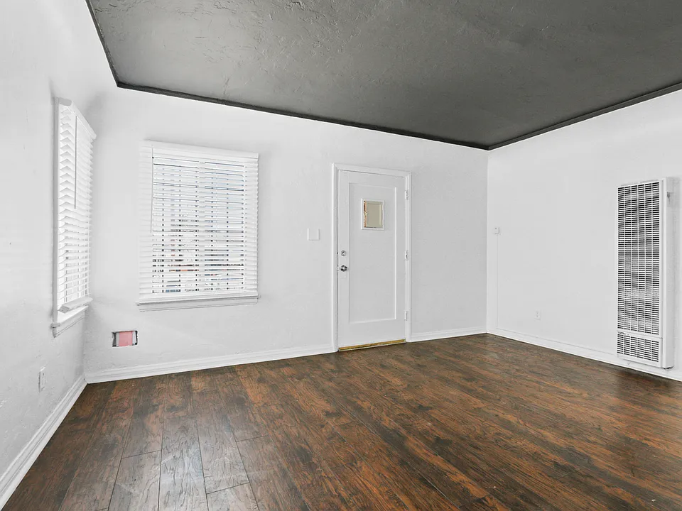 1052 W 105th St #1058-1/2